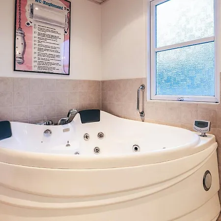 6 Person Holiday Home In Hals 펜션